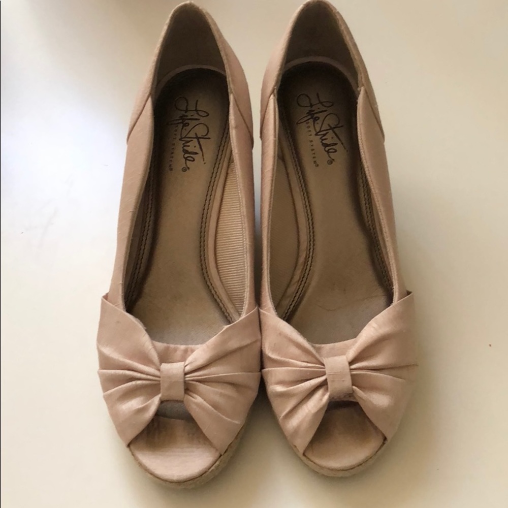 Life Stride Peep toe wedges- nude SZ 7.5